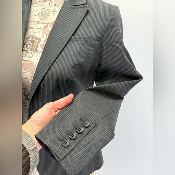 BANANA REPUBLIC Gray pinstriped crop blazer size S - Picture 3 of 11